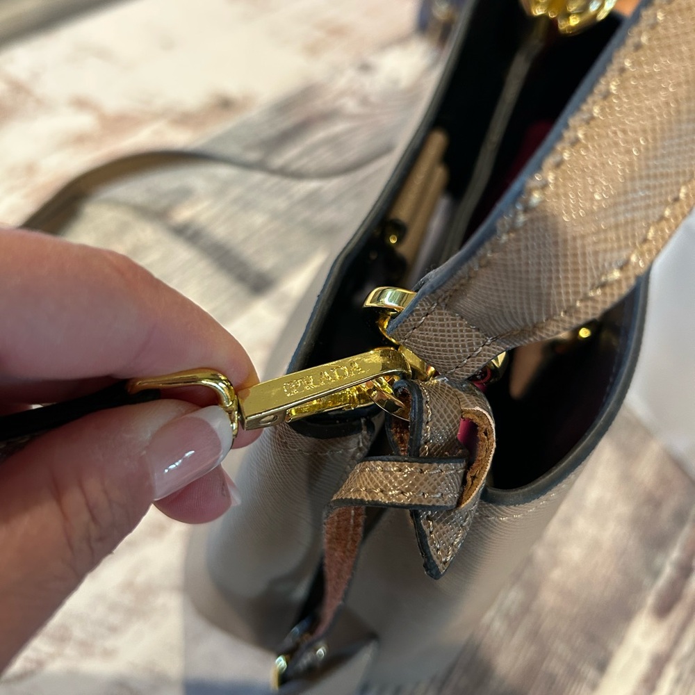 PRADA - Picture 9 of 12